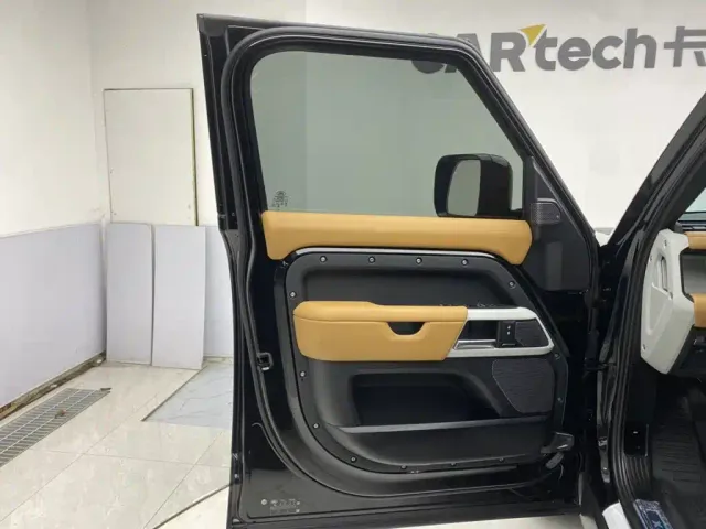 Land Rover Defender — Фото автомобиля 16