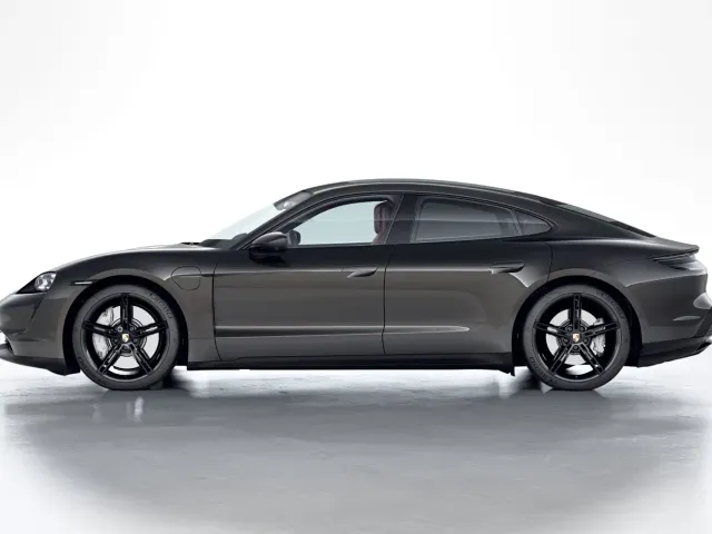 Porsche Taycan — Фото автомобиля 2