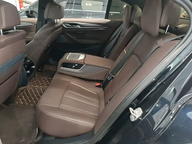BMW 5 Series — Фото автомобиля 16