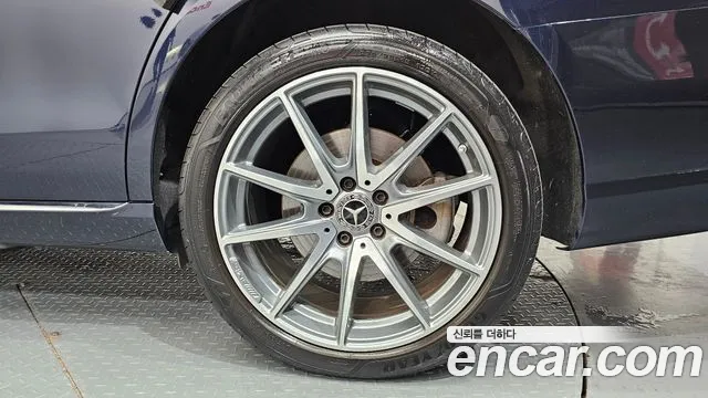 Mercedes-Benz E-Class — Фото автомобиля 19