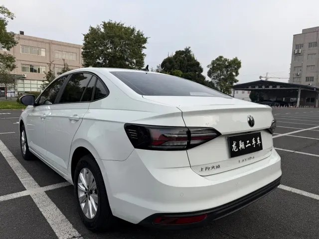 Volkswagen Lavida — Фото автомобиля 7