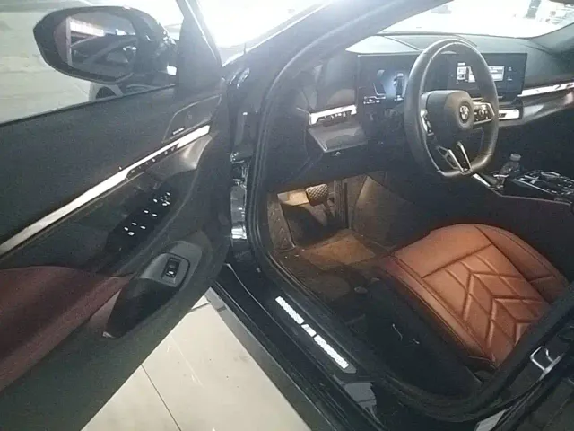 BMW 5 Series — Фото автомобиля 15