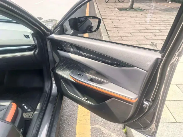 Changan UNI-V — Фото автомобиля 12
