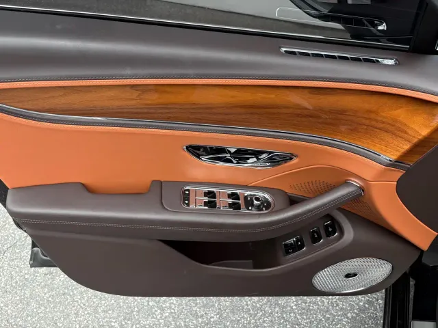 Bentley Flying Spur — Фото автомобиля 20