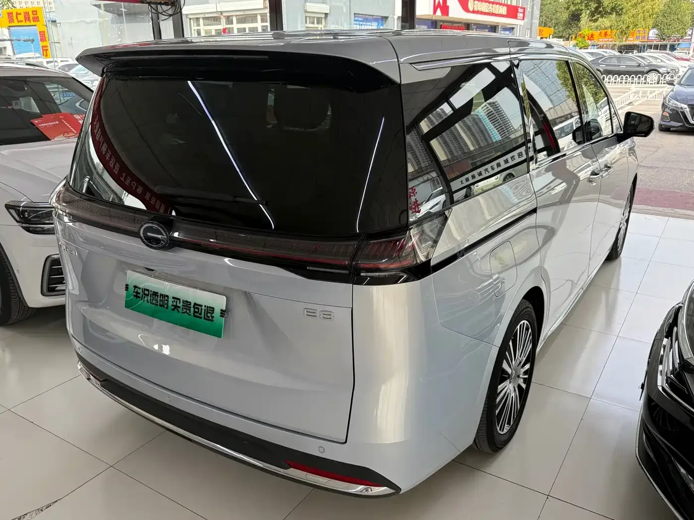 GAC Trumpchi Trumpchi E8 NEV 2024 150km Soaring Glory+ — Фото автомобиля 15