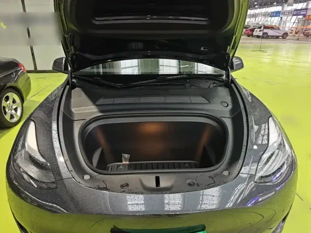 Tesla Model Y — Фото автомобиля 9