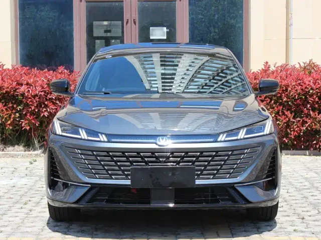 Changan Eado — Фото автомобиля 2