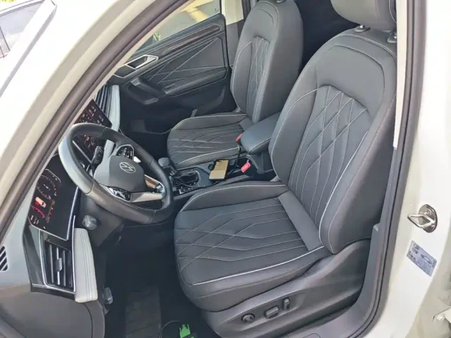 Volkswagen Tiguan L — Фото автомобиля 14
