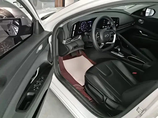 Hyundai Elantra — Фото автомобиля 15