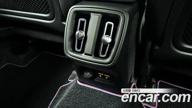 Вольво XC40 B4 Black Edition — Фото автомобиля 18