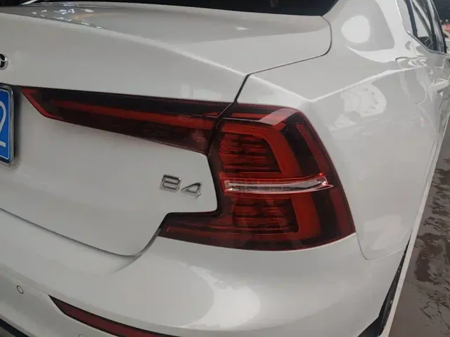Volvo S60 — Фото автомобиля 7