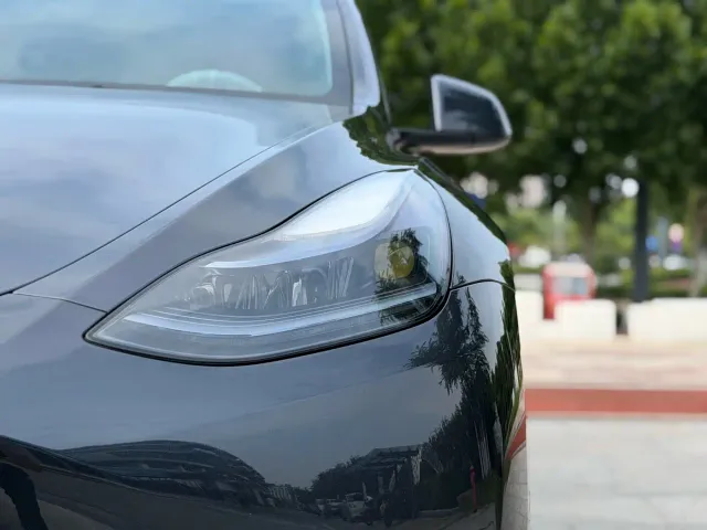 Tesla Model Y — Фото автомобиля 9