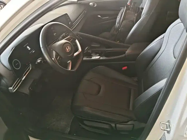 Hyundai Elantra — Фото автомобиля 14