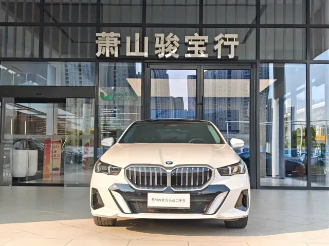 BMW 5 Series — Фото автомобиля 2
