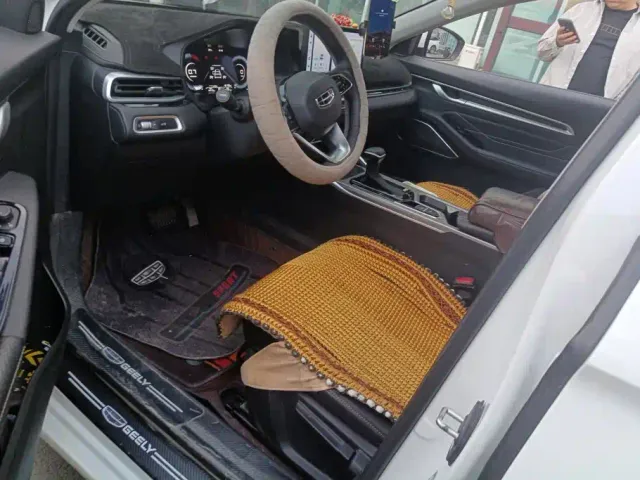 Geely Emgrand — Фото автомобиля 9