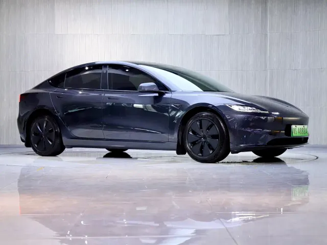 Tesla Model 3 — Фото автомобиля 3