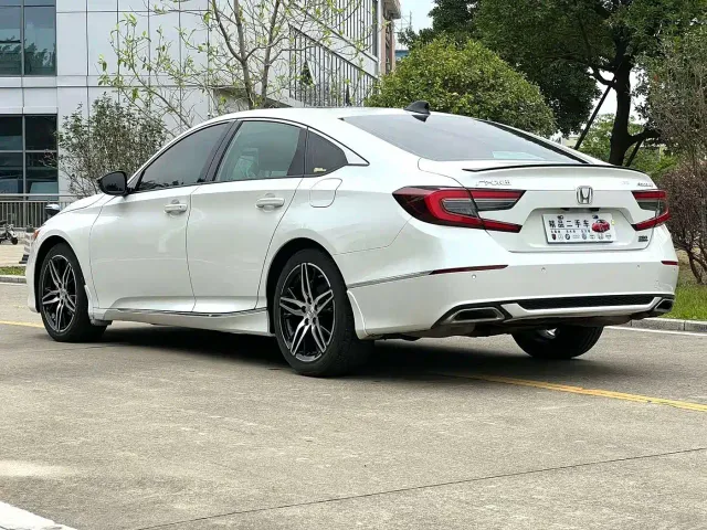 Honda Accord — Фото автомобиля 10