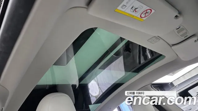 Tesla Model Y — Фото автомобиля 17