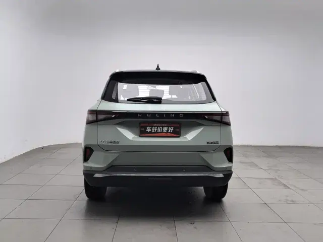 Wuling Asta — Фото автомобиля 4