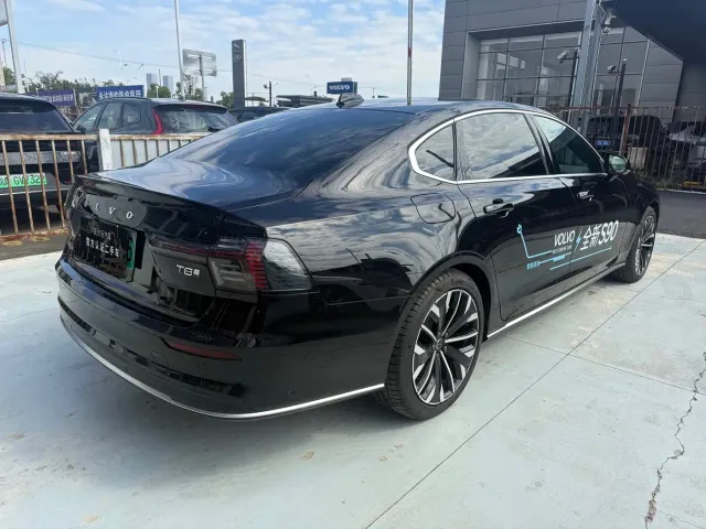 Volvo S90 — Фото автомобиля 9
