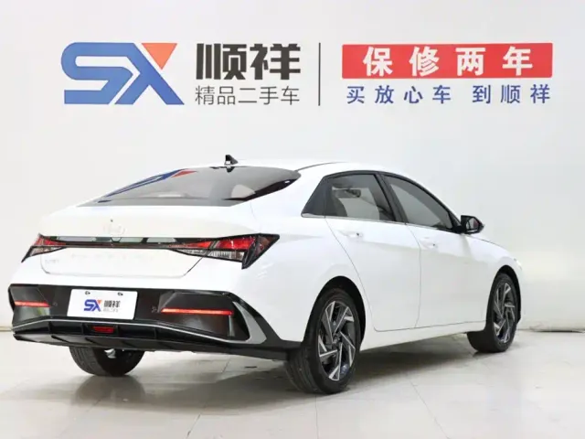 Hyundai Elantra — Фото автомобиля 4