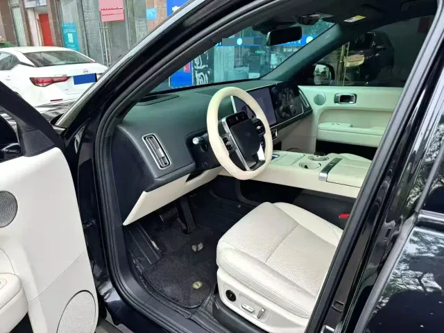 Li Auto L6 — Фото автомобиля 4