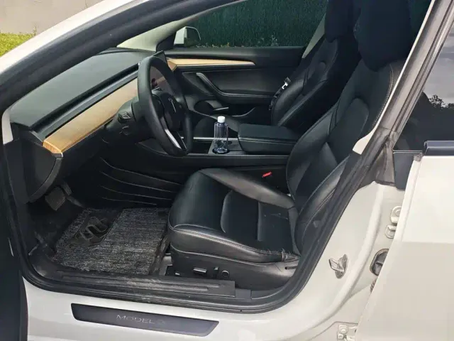Tesla Model 3 — Фото автомобиля 7