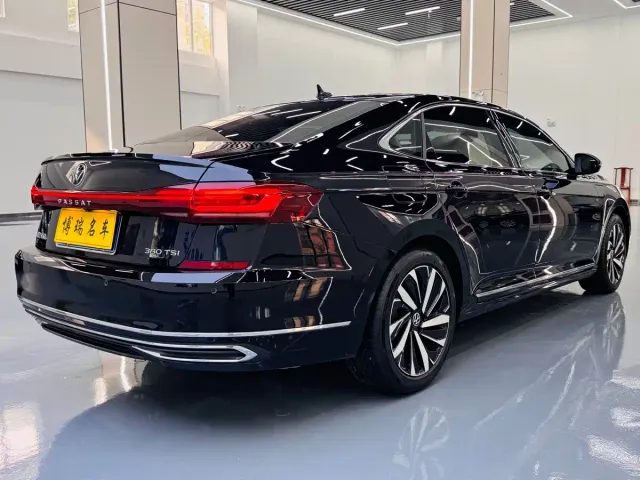 Volkswagen Passat — Фото автомобиля 19