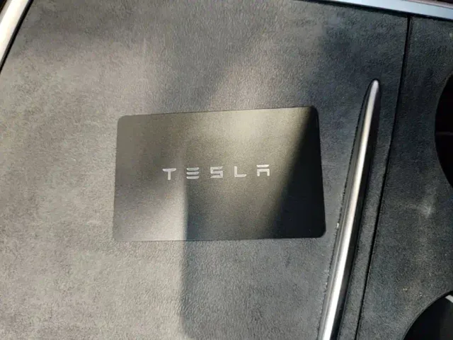 Tesla Model Y — Фото автомобиля 8