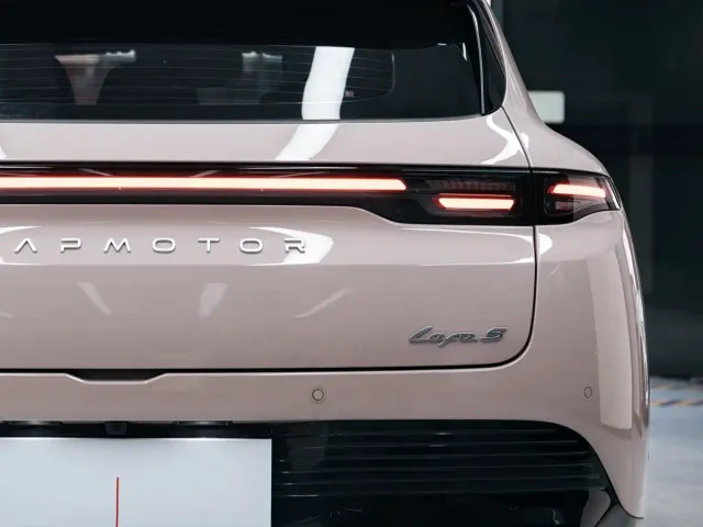 Leapmotor Lafa 5 — Фото автомобиля 6