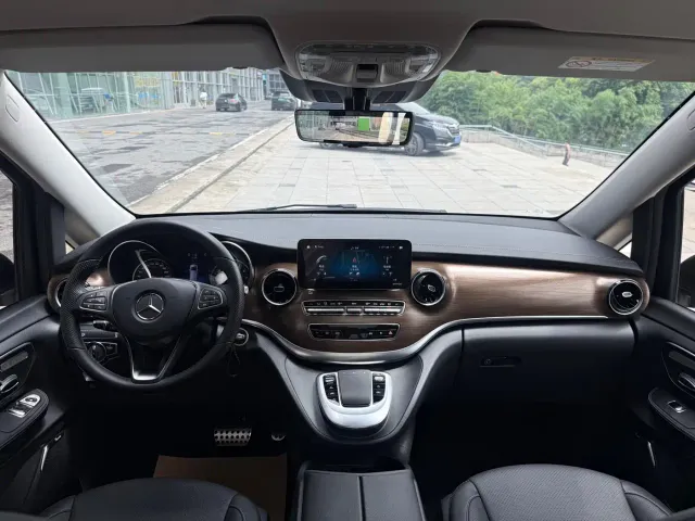 Mercedes-Benz V-Class — Фото автомобиля 12