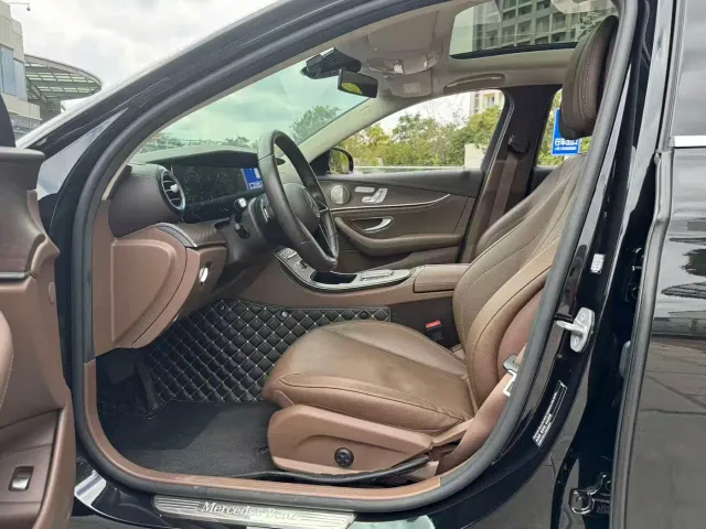Mercedes-Benz E-Class — Фото автомобиля 4