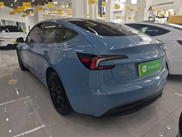 Tesla Model 3 — Фото автомобиля 4