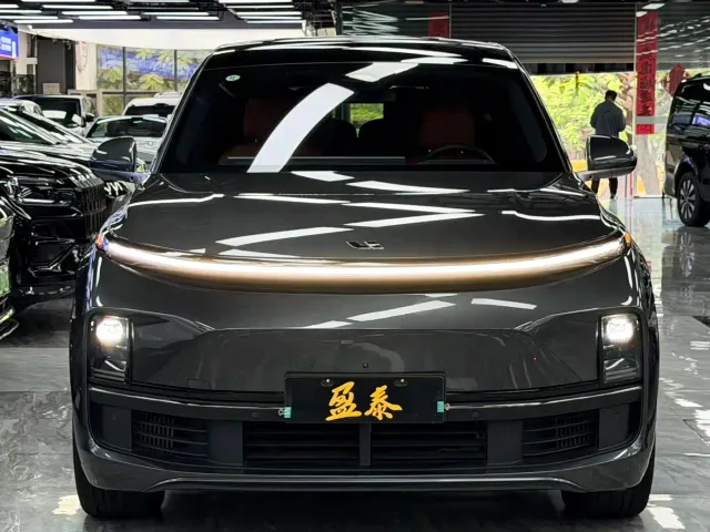 Li Auto L8 — Фото автомобиля 2