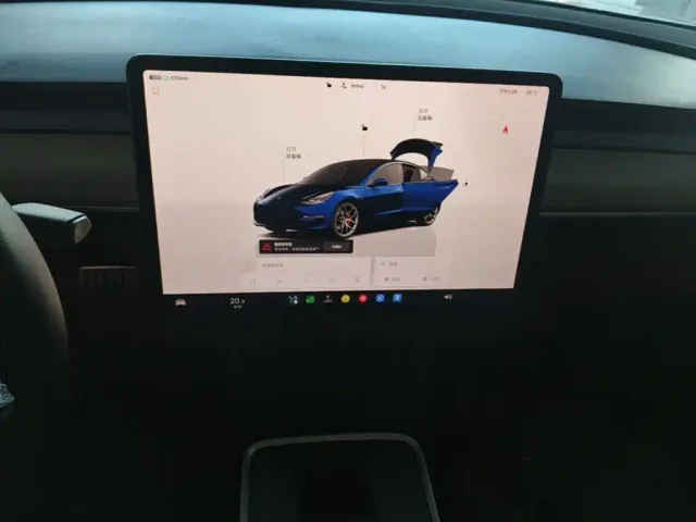 Tesla Model 3 — Фото автомобиля 12