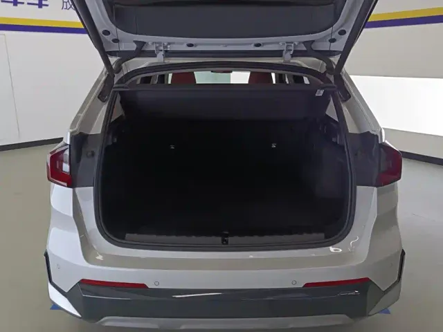BMW BMW iX1 2025 eDrive25L X Design Package — Фото автомобиля 4