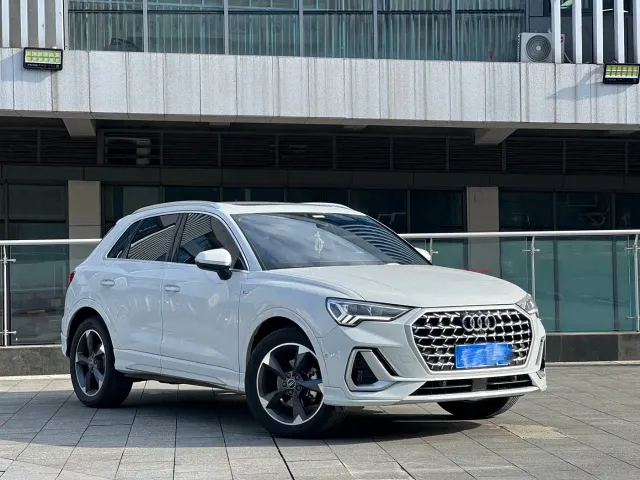 Audi Q3 — Фото автомобиля 3