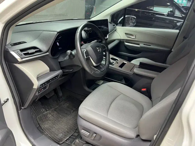 Toyota Granvia — Фото автомобиля 14