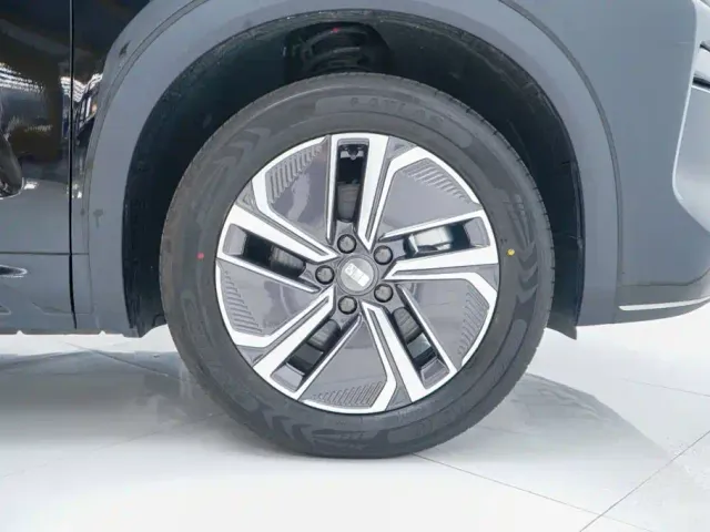 Geely Galaxy Starship 7 EM-i — Фото автомобиля 29