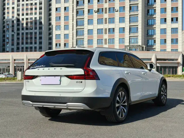 Volvo V90 — Фото автомобиля 7