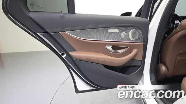 Mercedes-Benz E-Class E-класс W213 E350 4MATIC Exclusive — Фото автомобиля 24