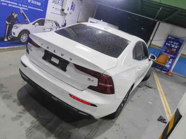 Volvo S60 — Фото автомобиля 8