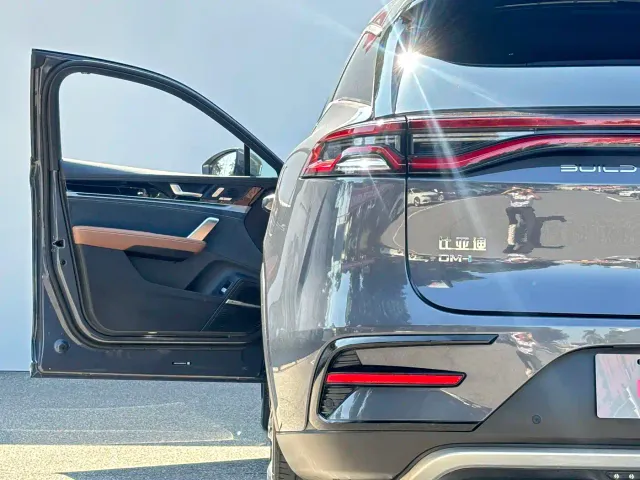 BYD Tang — Фото автомобиля 9