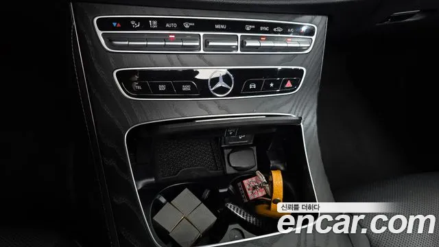 Mercedes-Benz E-Class — Фото автомобиля 30