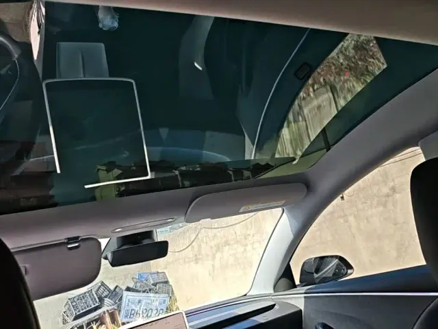 Tesla Model 3 — Фото автомобиля 17