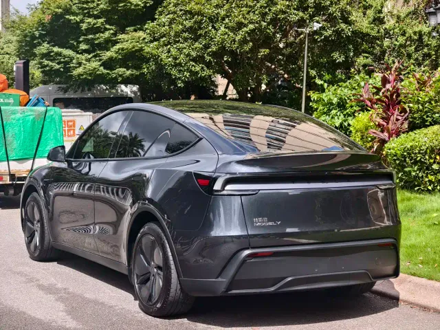 Tesla Model Y — Фото автомобиля 5