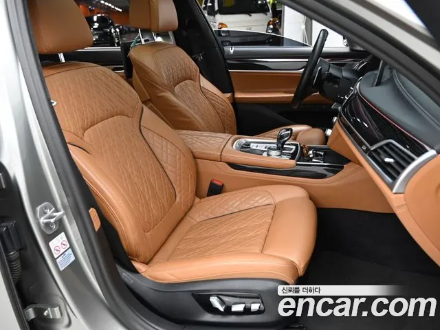 BMW 7-Series — Фото автомобиля 10