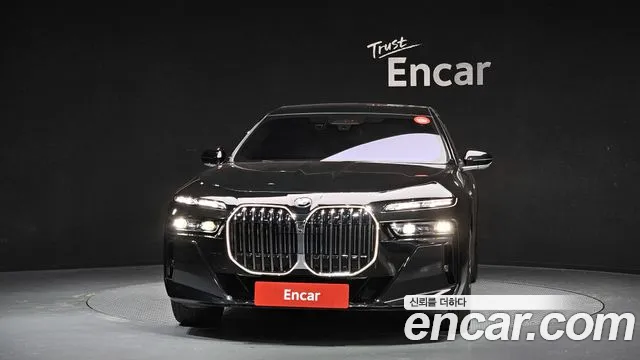 BMW 7-Series 7 серия (G70) 740i xDrive M Sport — Фото автомобиля 3