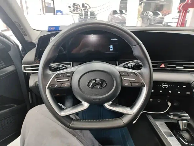 Hyundai Elantra — Фото автомобиля 10
