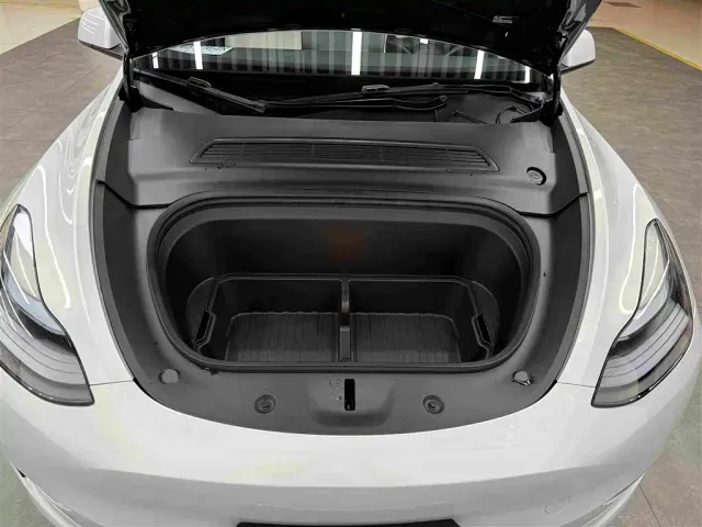 Tesla Model Y — Фото автомобиля 10